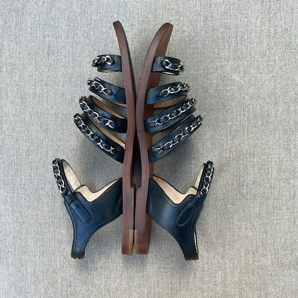 CHANEL Strappy Flat Sandal in Black Leather and Silver Chain Detail